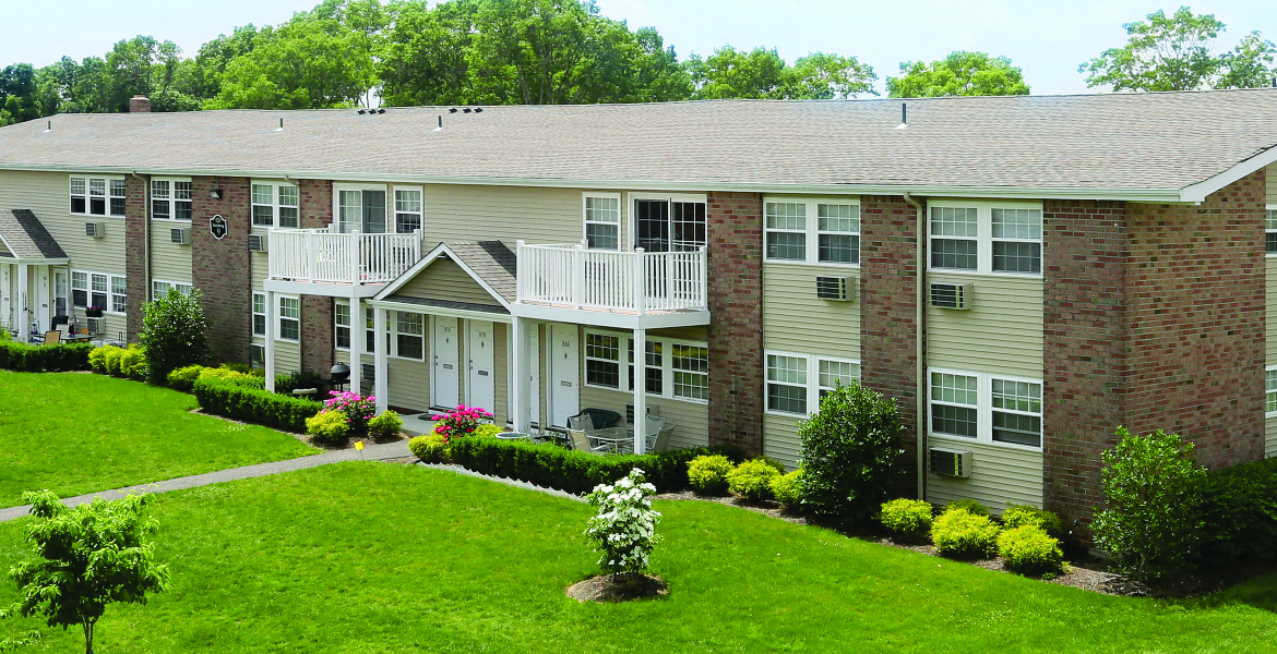 Apartments in Holbrook, NY Hillcrest Village Luxury Apartments